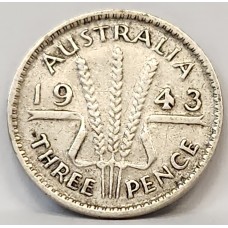 AUSTRALIA 1943 . THREEPENCE . VARIETY . BLOB ON 4